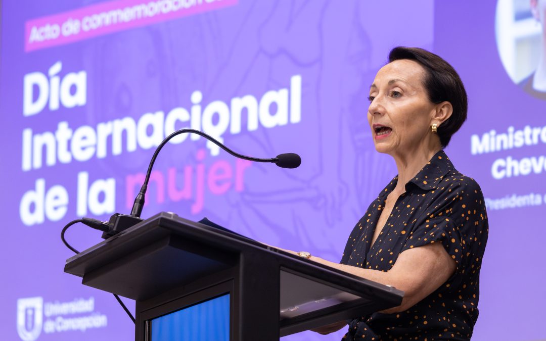 Presidenta de la Corte Suprema, Gloria Ana Chevesich Ruiz, encabezó conmemoración del Día de la Mujer en la UdeC