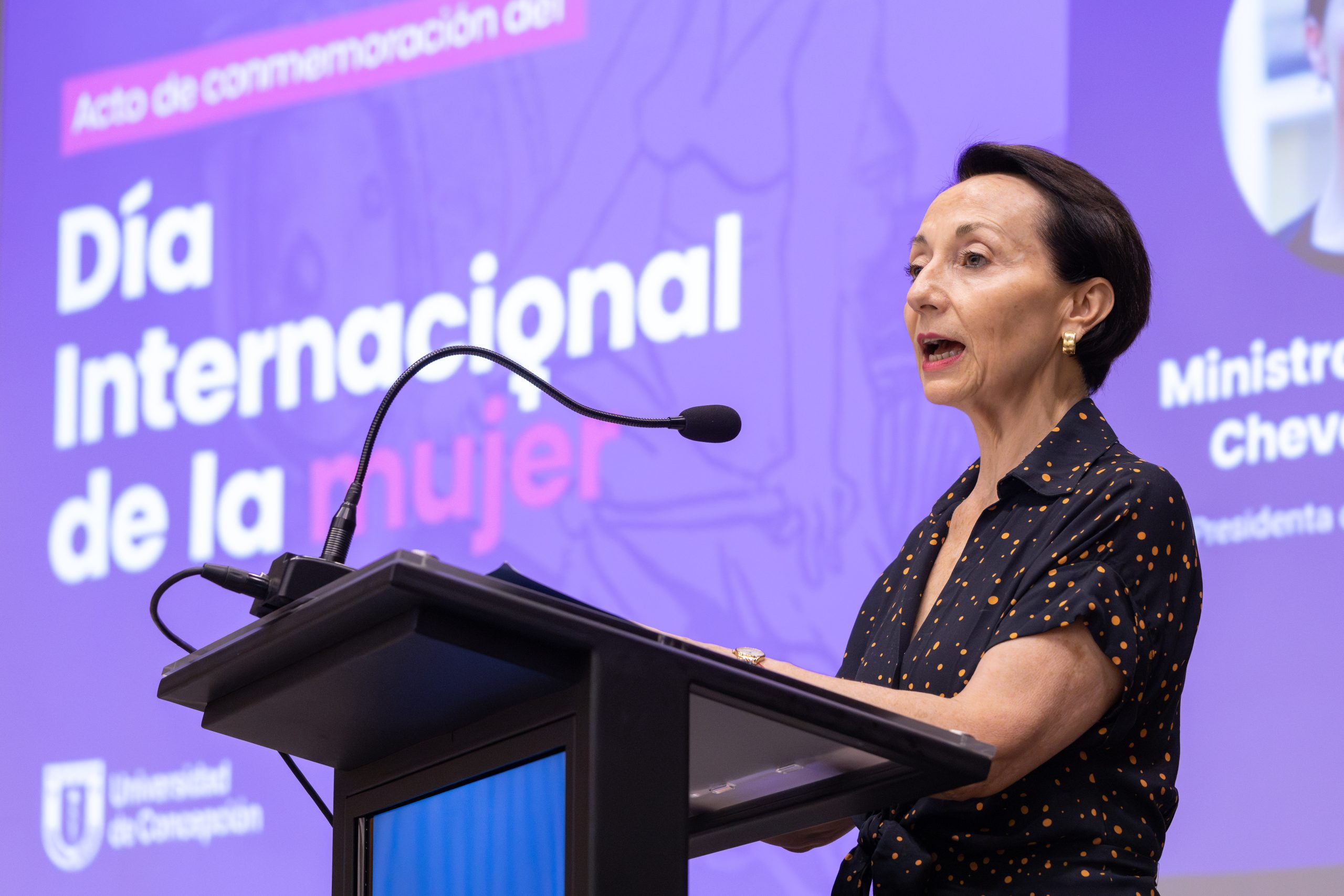 Presidenta de la Corte Suprema, Gloria Ana Chevesich Ruiz, encabezó conmemoración del Día de la Mujer en la UdeC